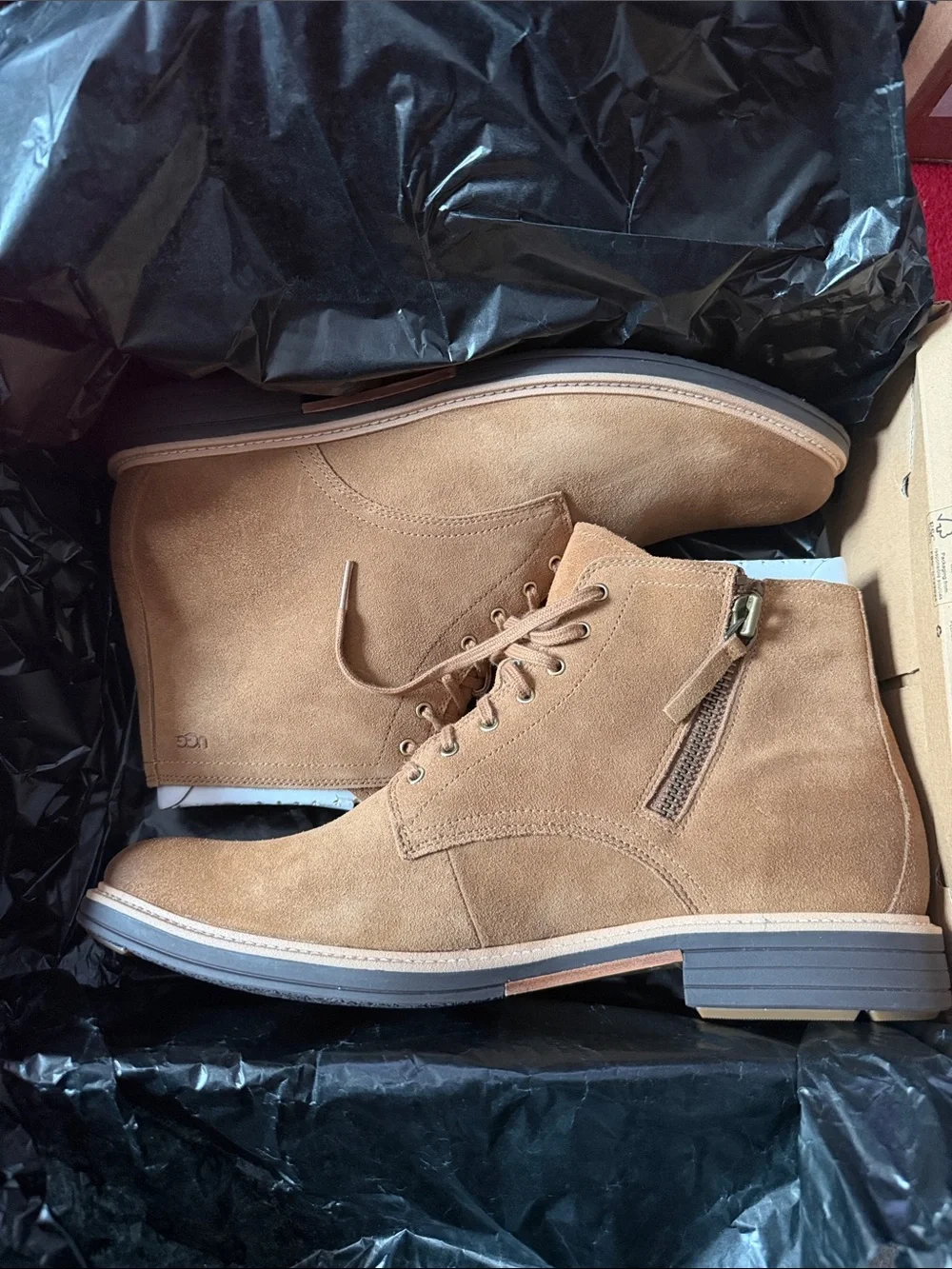 UGG Men's Chukka Suede Ankle Boots in Tan